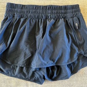Lululemon tracker shorts